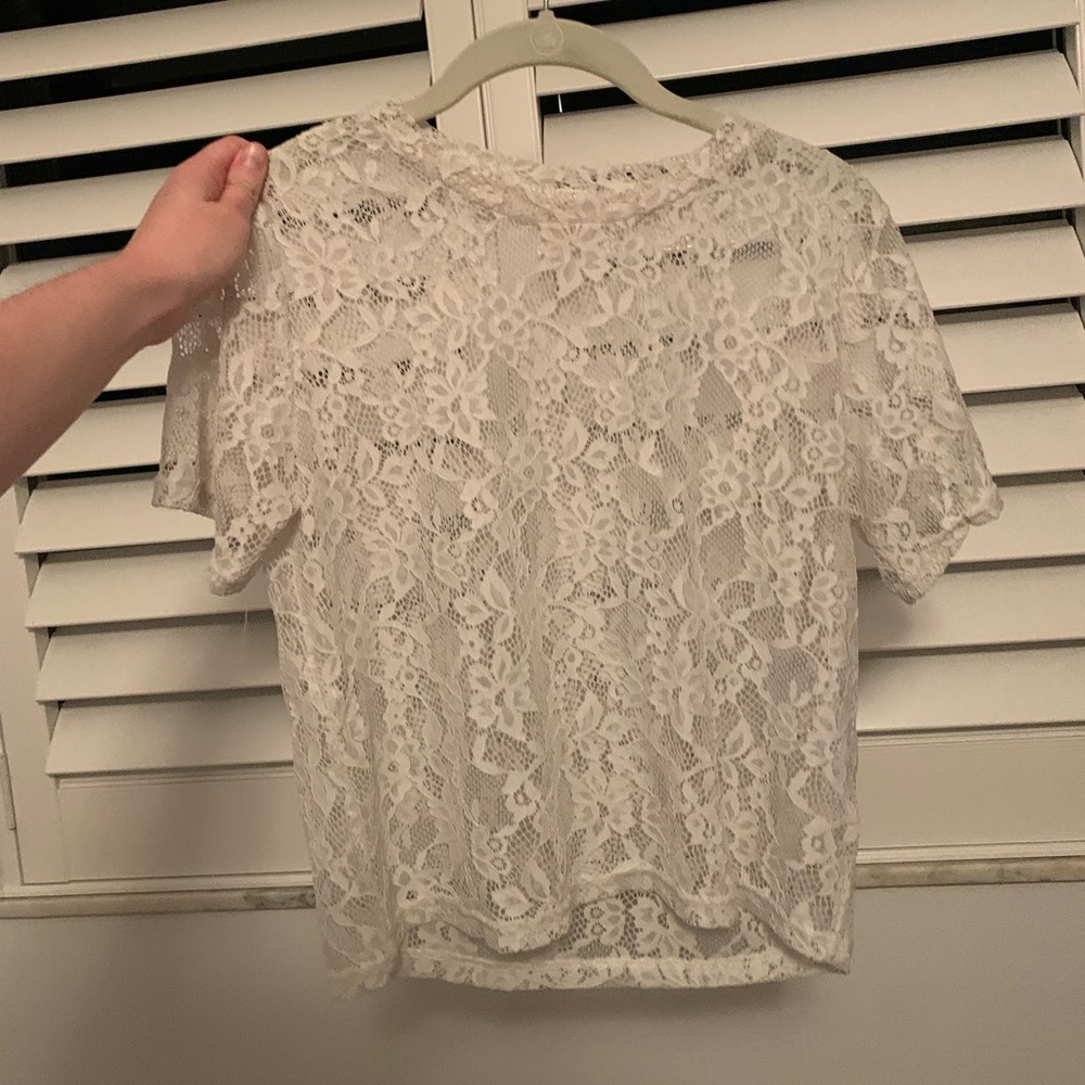 FOREVER 21 WHITE FLORAL SEE THROUGH BLOUSE